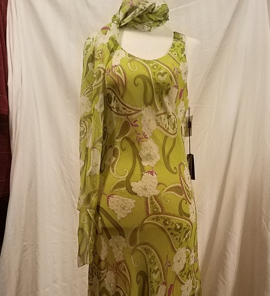 Season Designer Dress - Picture 4 of 10